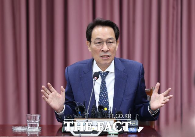 7일 우상호 강원도지사가 취임 100일을 맞아 기자간담회에서 대기업과 AI데이터센터, 복합관광개발을 중심으로 강원도의 산업지도를 바꾸겠다는 구상을 밝혔다. /강원도