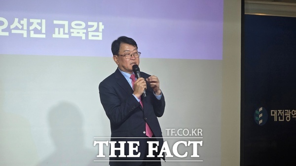 대전시교육청이 6일 '2026학년도 자녀 진로 설계 학부모 연수'를 진행한 가운데 오석진 대전시교육감이 학부모들에게 인사말을 하고 있다. /정예준 기자