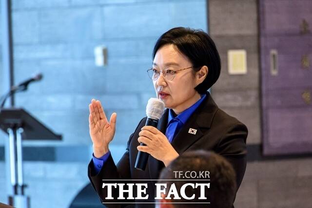 한성숙 국무총리는 7일 세종시 국무총리 공관에서 진행된 100일 기자간담회에서 오는 14일 총리실 산하 경찰개혁위원회가 첫 회의를 가질 예정이라고 밝혔다. /뉴시스