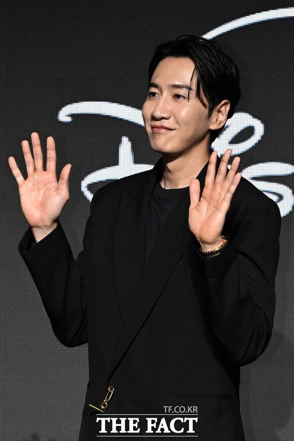 배우 이광수가 무례한 메시지를 받자 팬들 사이에서는 그를 걱정하는 의견이 나왔다. 사진은 올해 4월 개최된 디즈니+ 시리즈 '골드랜드' 제작발표회에 참석한 모습. /김성렬 기자