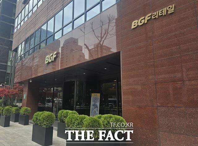 BGF 자회사인 BGF에코머티리얼즈가 케이엔더블유(KNW) 보유 지분 전량을 매입한다. 사측은 그룹 전반의 사업 경쟁력을 강화하기 위해 이번 지배구조 개편을 단행했다는 설명이다. /더팩트DB
