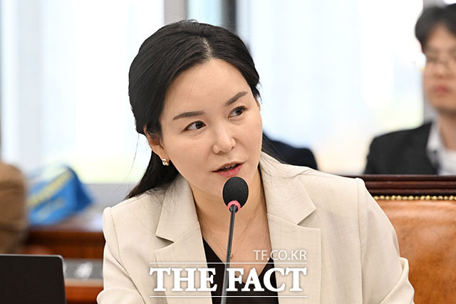 이주영 개혁신당 의원이 7일 오전 서울 여의도 국회 교육위원회에서 열린 교육부 등에 대한 국정감사에서 최교진 교육부 장관을 향해 질의를 하고 있다. /국회=서예원 기자