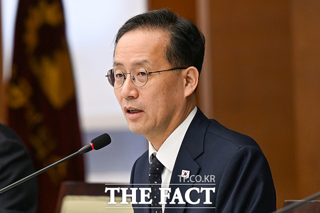 이 부총리가 모두 발언을 하고 있다.