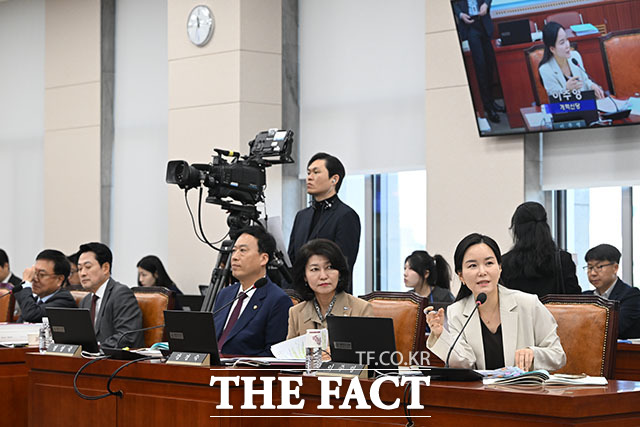 이주영 개혁신당 의원이 7일 오전 서울 여의도 국회 교육위원회에서 열린 교육부 등에 대한 국정감사에서 최교진 교육부 장관을 향해 질의를 하고 있다. /국회=서예원 기자