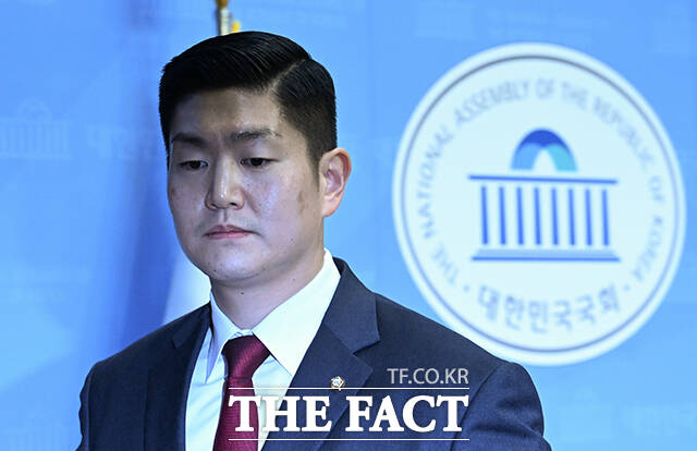 정원오 전 더불어민주당 서울시장 후보의 멕시코 칸쿤 출장 의혹 등을 제기해 경찰 조사를 받은 김재섭 국민의힘 의원이 7일 경찰 수사를 비판하며 추가 조사에 응하지 않겠다고 밝혔다. /박헌우 기자