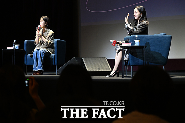 배우 김고은이 8일 오후 부산 해운대구 신세계백화점 센텀시티점 문화홀에서 열린 액터스 하우스 행사에 참석해 관객들과 소통하고 있다. /부산=김성렬 기자
