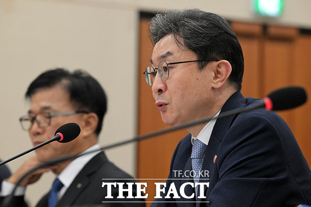 이억원 금융위원장이 8일 오후 서울 여의도 국회 정무위원회에서 열린 금융위원회 등에 대한 국정감사에서 의원 질의에 답변하고 있다. /국회=서예원 기자