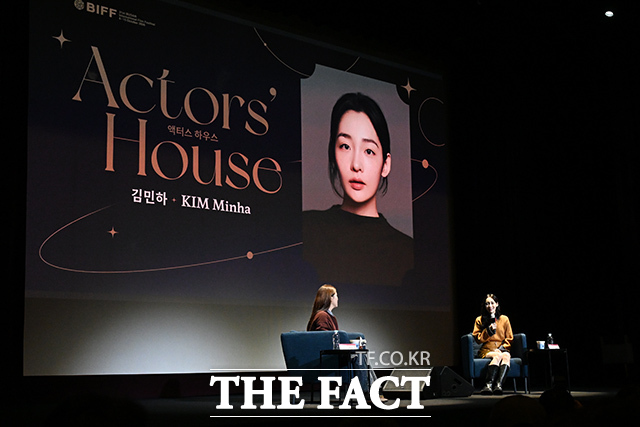배우 김민하가 8일 오후 부산 해운대구 신세계백화점 센텀시티점 문화홀에서 열린 액터스 하우스 행사에 참석해 포즈를 취하고 있다. /부산=김성렬 기자