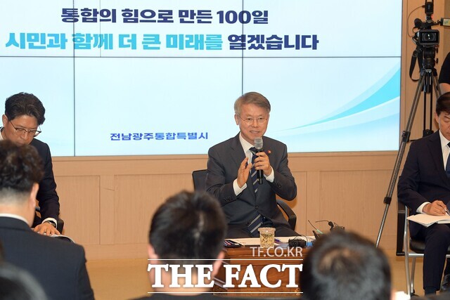 민형배 전남광주통합특별시장이 취임 100일을 맞은 8일 광주청사에서 기자회견을 통해 그간의 소회를 밝히고 있다. /전남광주시
