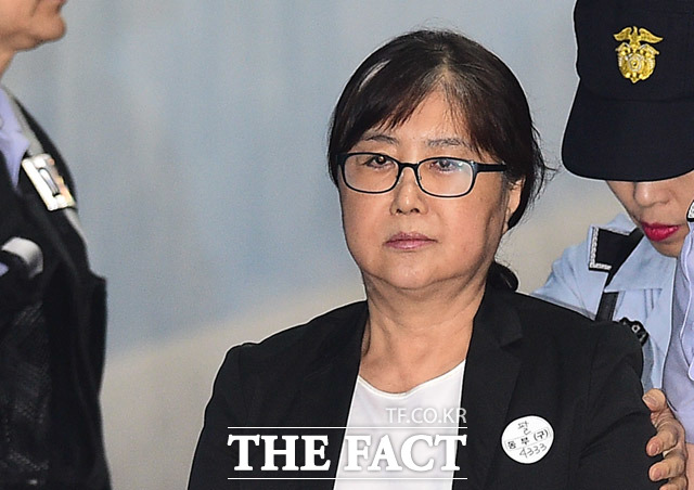 박근혜 정부 '국정농단' 사건의 핵심 인물 최서원(개명 전 최순실) 씨의 병원비 약 3900만원을 대신 납부한 뒤 5년 넘게 회수하지 못하면서 국가가 최 씨를 상대로 제기한 구상금 청구 소송 1심 결과가 오는 15일 나온다. /더팩트 DB