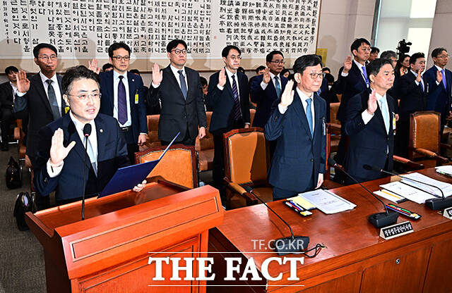 이진수 법무부 장관 직무대행이 8일 오전 서울 여의도 국회 법제사법위원회에서 열린 법무부 등에 대한 국정감사에 출석해 업무보고를 하고 있다. /국회=배정한 기자