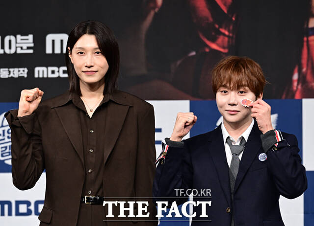 양효진과 김연경, 부승관(왼쪽부터)이 8일 오후 서울 마포구 상암동 MBC 골든마우스홀에서 열린 MBC 새 예능프로그램 '신인감독 김연경' 시즌2(이하 '신인감독 김연경2') 제작발표회에 참석해 포즈를 취하고 있다. /이새롬 기자