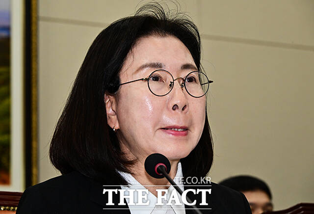 이미선 기상청장이 8일 오후 서울 여의도 국회 기후에너지환경노동위원회에서 열린 기상청에 대한 국정감사에 출석해 질의에 답변을 하고 있다. /국회=배정한 기자
