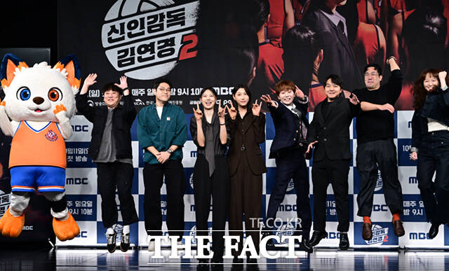 양효진과 김연경, 부승관(왼쪽부터)이 8일 오후 서울 마포구 상암동 MBC 골든마우스홀에서 열린 MBC 새 예능프로그램 '신인감독 김연경' 시즌2(이하 '신인감독 김연경2') 제작발표회에 참석해 포즈를 취하고 있다. /이새롬 기자