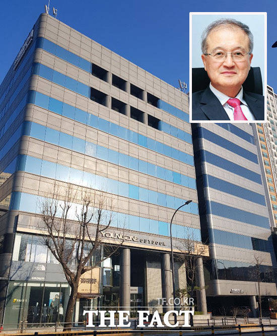 공정거래위원회에 계열사 신고를 누락해 대기업집단 지정을 회피한 혐의로 재판에 넘겨진 성기학 영원무역그룹 회장이 1심에서 벌금형 선고를 유예받았다. /더팩트 DB