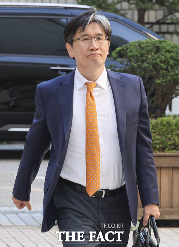 오동운 공수처장이 8일 오전 서울 서초구 서울중앙지법에서 열린 직무유기 혐의 1심 공판에 출석하고 있다. /이새롬 기자