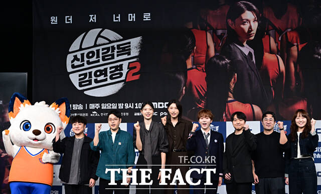양효진과 김연경, 부승관(왼쪽부터)이 8일 오후 서울 마포구 상암동 MBC 골든마우스홀에서 열린 MBC 새 예능프로그램 '신인감독 김연경' 시즌2(이하 '신인감독 김연경2') 제작발표회에 참석해 포즈를 취하고 있다. /이새롬 기자