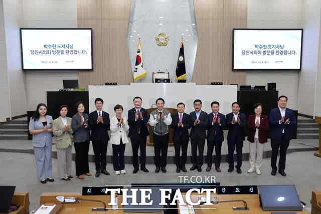 당진시의회는 8일 의장실에서 박수현 충남도지사와 지역 현안을 논의하는 뜻깊은 소통의 시간을 가졌다. /당진시의회