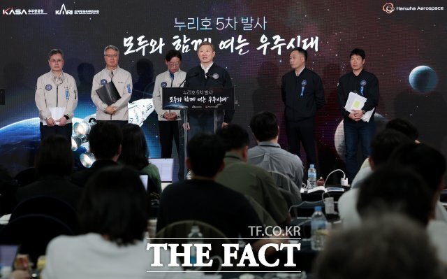 이상철 한국항공우주연구원장 7일 전남광주 고흥 나로우주센터에서 열린 누리호 발사관리위원회 개최 결과를 발표하고 있다. /항공우주연구원