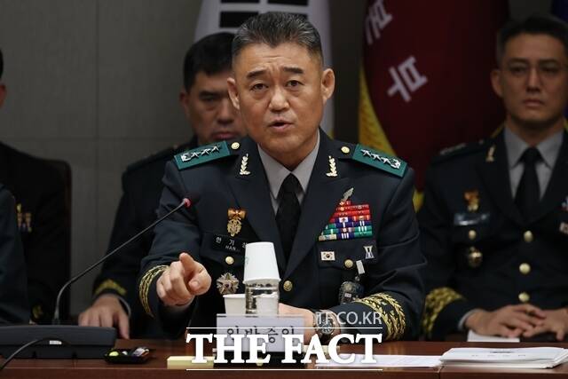 한기성 전 육군 1군단장은 8일 국회 국방위원회 국정감사에서 이른바 '빈총 경계' 논란과 관련해