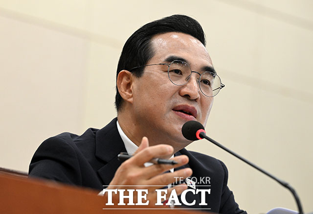 박홍근 기획예산처 장관이 8일 오전 서울 여의도 국회 재정경제기획위원회에서 열린 기획예산처에 대한 국정감사에서 의원 질의에 답변하고 있다. /국회=서예원 기자