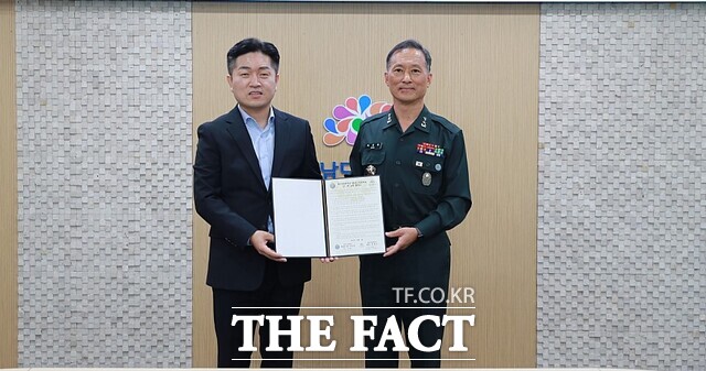 7일 충남도립대에서 정명규 총장과 박진희 육군3사관학교장이 학·군 교류협약을 체결하고 있다. /충남도립대