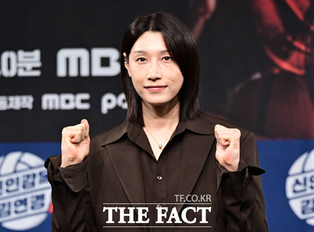 국가대표 배구선수 출신 김연경이 8일 오후 서울 마포구 상암동 MBC 골든마우스홀에서 열린 MBC 새 예능프로그램 '신인감독 김연경' 시즌2(이하 '신인감독 김연경2') 제작발표회에 참석해 포즈를 취하고 있다. /이새롬 기자