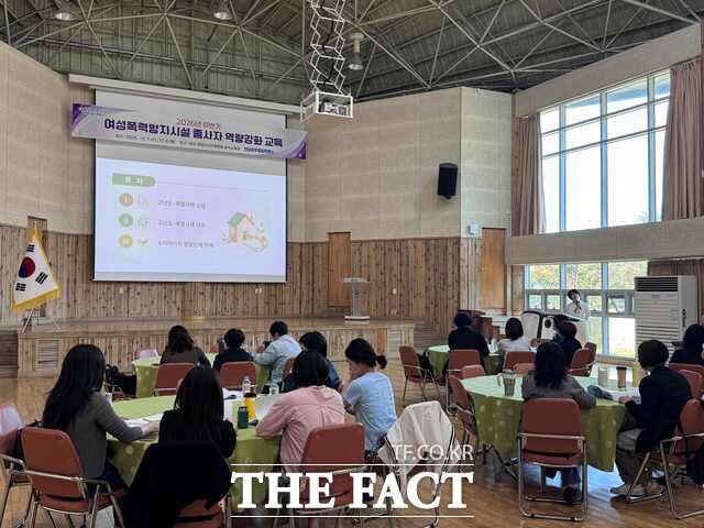 전남광주통합특별시가 8일까지 이틀간 보성 제암산자연휴양림에서 여성폭력방지시설 종사자를 대상으로 ‘2026년 하반기 여성폭력방지시설 종사자 역량 강화 교육’을 실시했다. /전남광주시