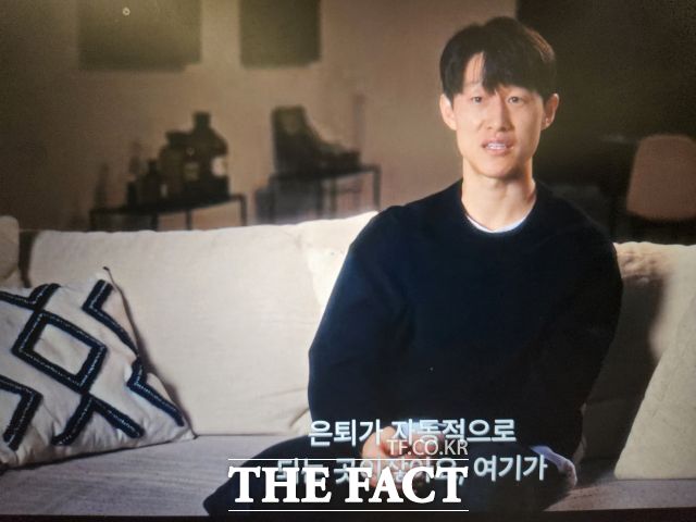 이재성이 다큐멘터리 '국대: 로드 투 노스아메리카'에 출현해 국가대표 은퇴에 관해 자산의 의견을 조심스럽게 이야기하고 있다. /'국대: 로드 투 노스아메리카'화면 촬영