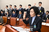  증인선서하는 권영희 대한약사회장 [포토]