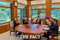  李 대통령, 극초음속 활공비행체 시험발사 참관…