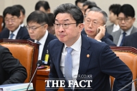  [2026 국감] 은행권 연쇄 해킹에 이억원 '고개 숙여 사과'…감독 책임 도마