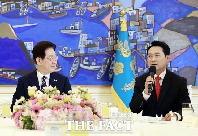 장동혁 국민의힘 대표는 9일 이재명 대통령이 '능력도 안 되면서 큰 자리를 요구하고 국가 정책까지 자기 뜻대로 하려 한다'며 여권 내 강경파를 겨냥한 듯한 발언에 대해