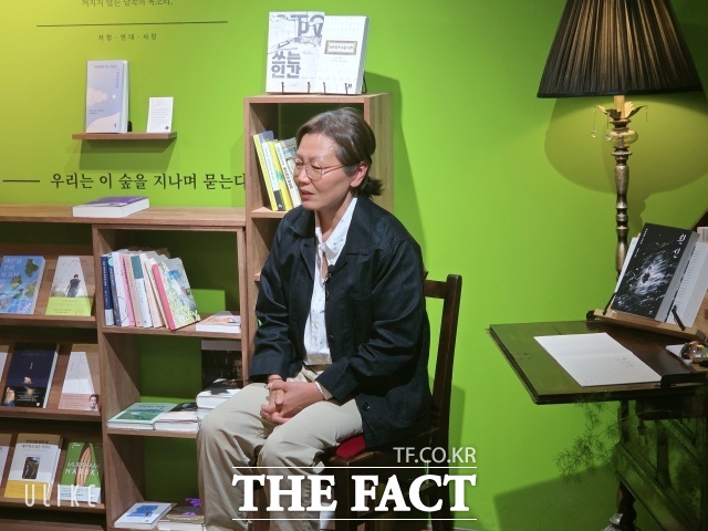 김금숙 작가는 작품을 쓰게 된 계기부터 유족들을 만나고 여순사건의 현장을 직접 찾아다니며 취재했던 과정까지 나직한 목소리로 또박또박 이야기를 전했다./ 김영신 기자
