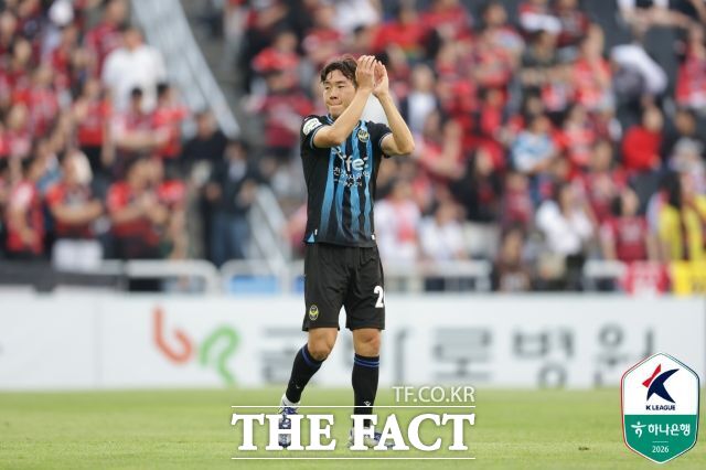 인천의 미드필더 이민혁이 9일 포항전에서 팀의 선제골을 터뜨린 뒤 기쁨을 나타내고 있다./인천=KFA