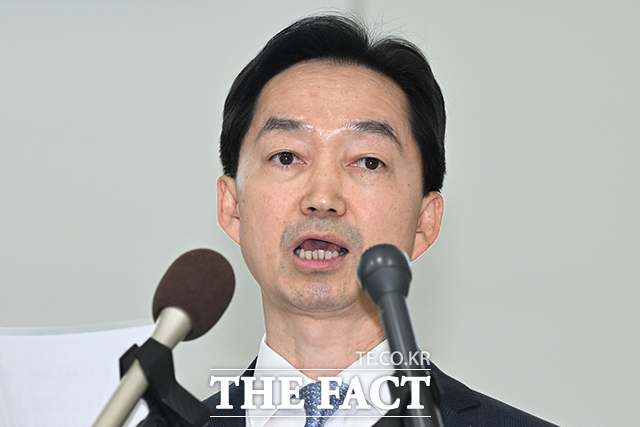 김지용 중대범죄수사청장 후보자가 과거 검찰에서 공판부장 시절 사기 사건 피고인의 구형을 포기해 무죄가 선고됐다는 의혹이 제기되자 