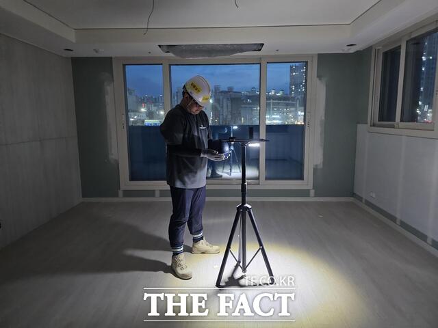 IPARK현대산업개발은 12일 강변역 센트럴 아이파크의 전체 가구를 대상으로 바닥충격음 실측을 진행했다. /사진 IPARK현대산업개발