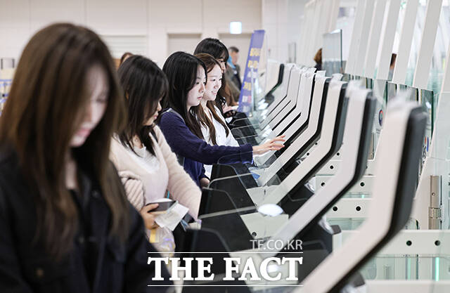 인천공항출입국·외국인청은 안법고 학생 237명이 '중·고등학교 단체 자동출입국심사 사전등록 예약제'를 이용해 바이오정보 등록 후 자동출입국심사로 신속하게 출국했다고 전했다. 이는 지난 9월 1일 제도가 시행된 후 가장 큰 규모의 단체 등록이다.