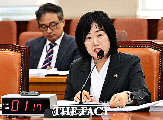 홍소영 병무청장이 12일 예술·체육 분야 병역특례 제도를 점진적으로 축소해 궁극적으로 폐지하는 방안에 동의한다는 입장을 밝혔다./배정한 기자