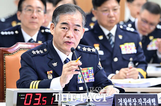 김종철 경찰청장 직무대행이 12일 서울 서대문구 경찰청에서 열린 국회 행정안전위원회의 경찰청에 대한 국정감사에서 의원 질의에 답하고 있다. /이새롬 기자