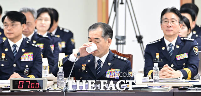 김종철 경찰청장 직무대행이 12일 서울 서대문구 경찰청에서 열린 국회 행정안전위원회의 경찰청에 대한 국정감사에서 모두 발언하고 있다.