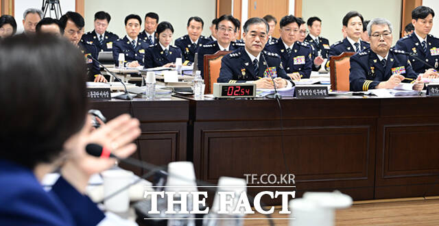 김종철 경찰청장 직무대행이 12일 서울 서대문구 경찰청에서 열린 국회 행정안전위원회의 경찰청에 대한 국정감사에서 모두 발언하고 있다.