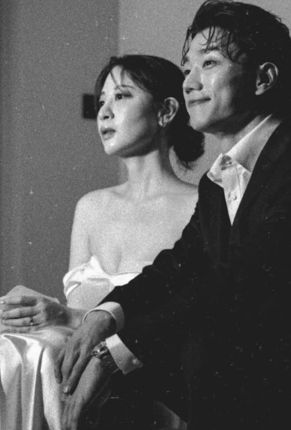 뮤지컬 배우 김준식(오른쪽)이 품절남 대열에 합류한다. /김준식 소셜 미디어