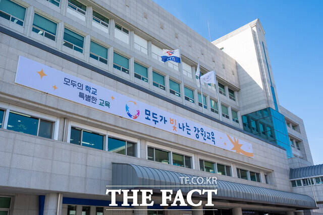 강원도교육청은 2027학년도 대학수학능력시험이 38일 앞으로 다가온 가운데 12일 도내 고등학교 90개교에 자체 제작한 모의평가 문제지를 배포한다고 밝혔다. /강원도교육청