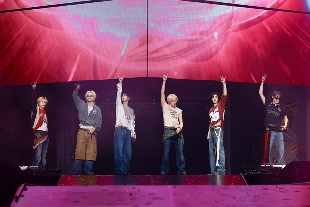 보이넥스트도어가 지난 11일 치바의 라라 아레나 도쿄베이를 끝으로 첫 월드 투어의 일본 공연 'KNOCK ON Vol.2 IN JAPAN'을 마무리했다. 이번 일본 투어에는 약 14만 관객이 들어찼다. /KOZ엔터