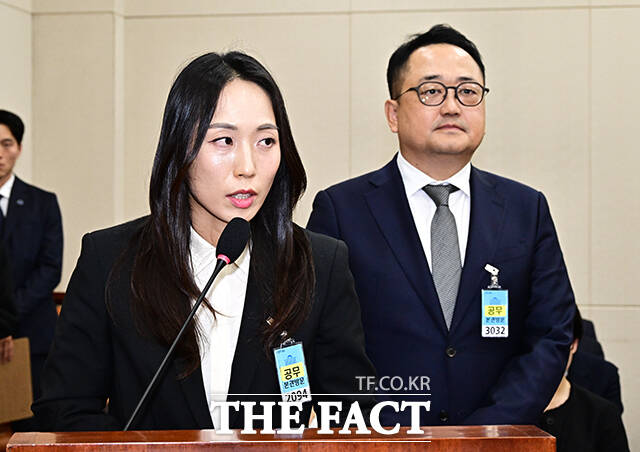 주성원 쿠팡 총괄부사장이 12일 오후 서울 여의도 국회 정무위원회에서 열린 공정거래위원회, 한국소비자원 등에 대한 국정감사에 출석해 질의에 답변을 하고 있다. 오른쪽은 김용석 우아한형제들 부사장. /국회=배정한 기자
