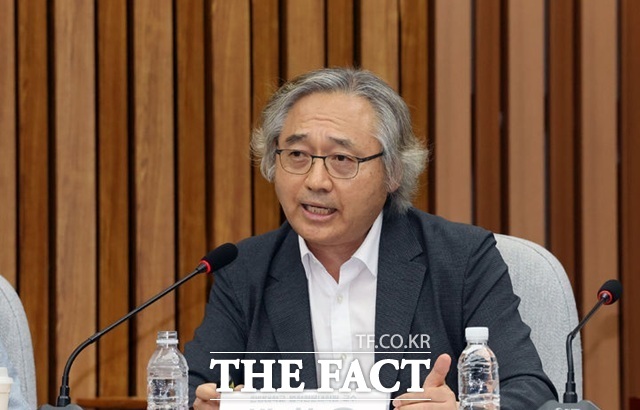 박찬운 한양대 법학전문대학원 교수가 7월 21일 오후 여의도 국회에서 열린 더불어민주당 정책의원총회에서 발언하고 있다./뉴시스