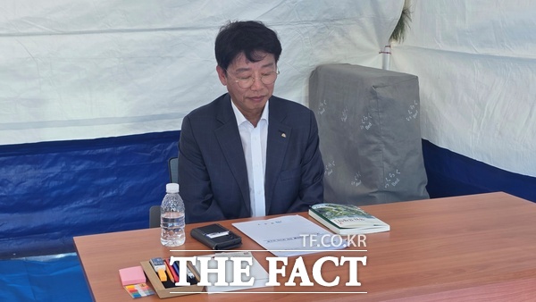 김찬술 대덕구청장이 12일 구의회 정상화를 요구하며 무기한 단식 농성에 돌입했다. /정예준 기자