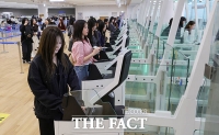  '중·고 학생' 단체도 자동출입국심사로 출국…'사전등록 예약'하세요 [TF사진관]