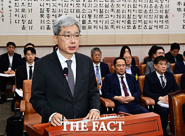김상환 헌법재판소장이 13일 오전 서울 여의도 국회 법제사법위원회에서 열린 헌법재판소, 헌법재판연구원에 대한 국정감사에 출석해 인사말을 하고 있다. /국회=배정한 기자